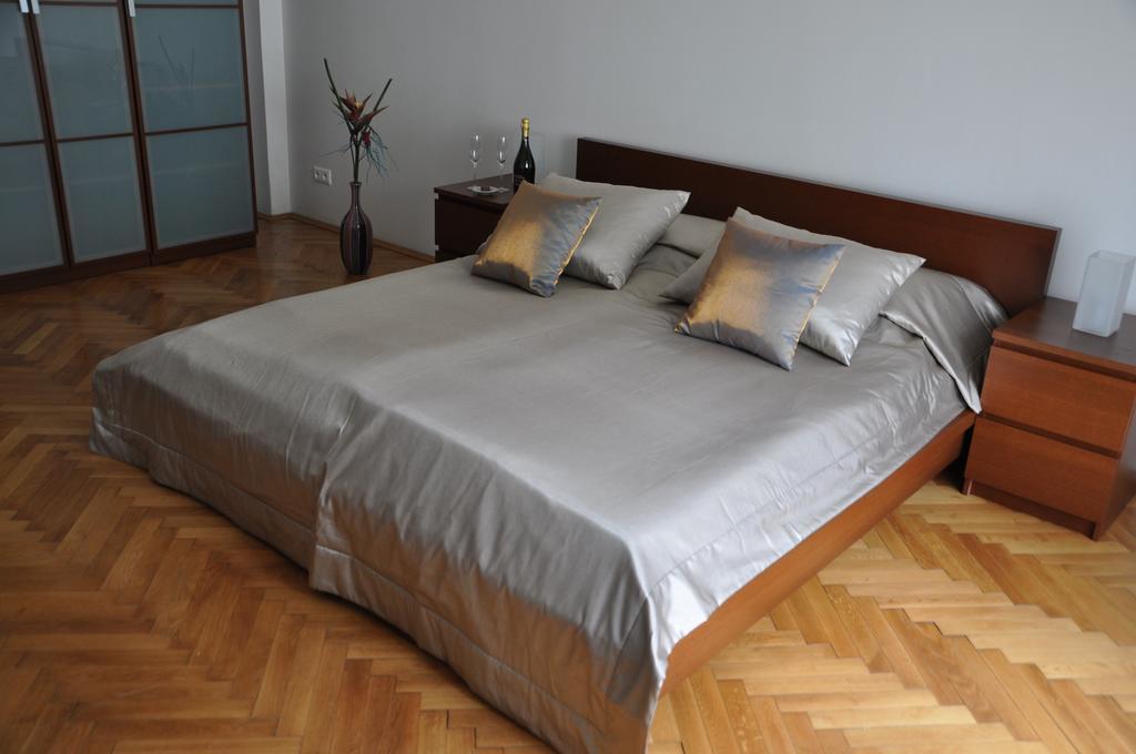 Metropolis Apartment *