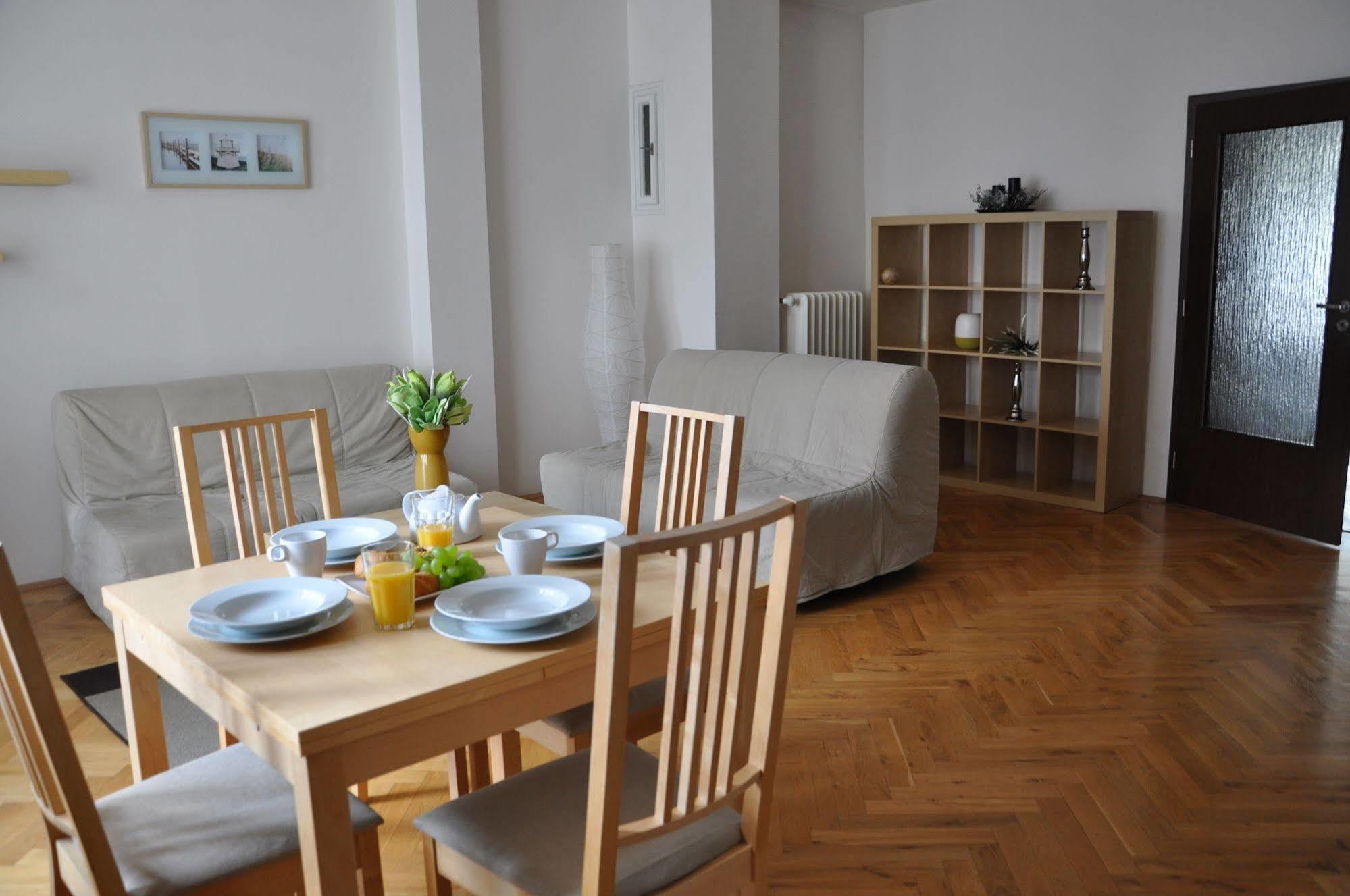 Apartment Metropolis *