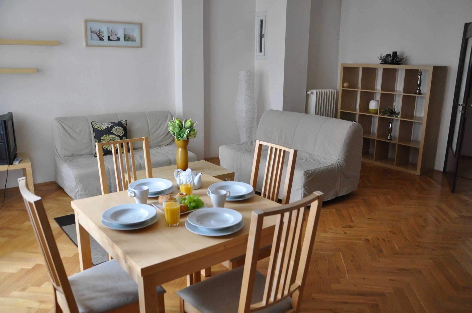 Metropolis Apartment *